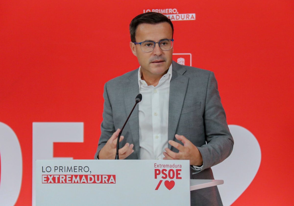 Miguel Ángel Gallado, esta mañana en la sede regional del PSOE en Mérida.