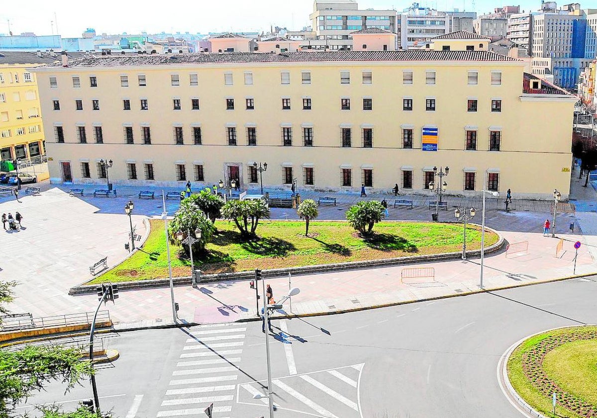 El Hospital Provincial tiene cuatro plantas, que quedarán completas con la nueva apuesta de la Diputación de Badajoz.