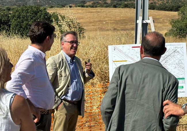 El secretario general de Desarrollo Sostenible, Coordinación y Planificación Hídrica, Víctor de Moral, visitando las obras.