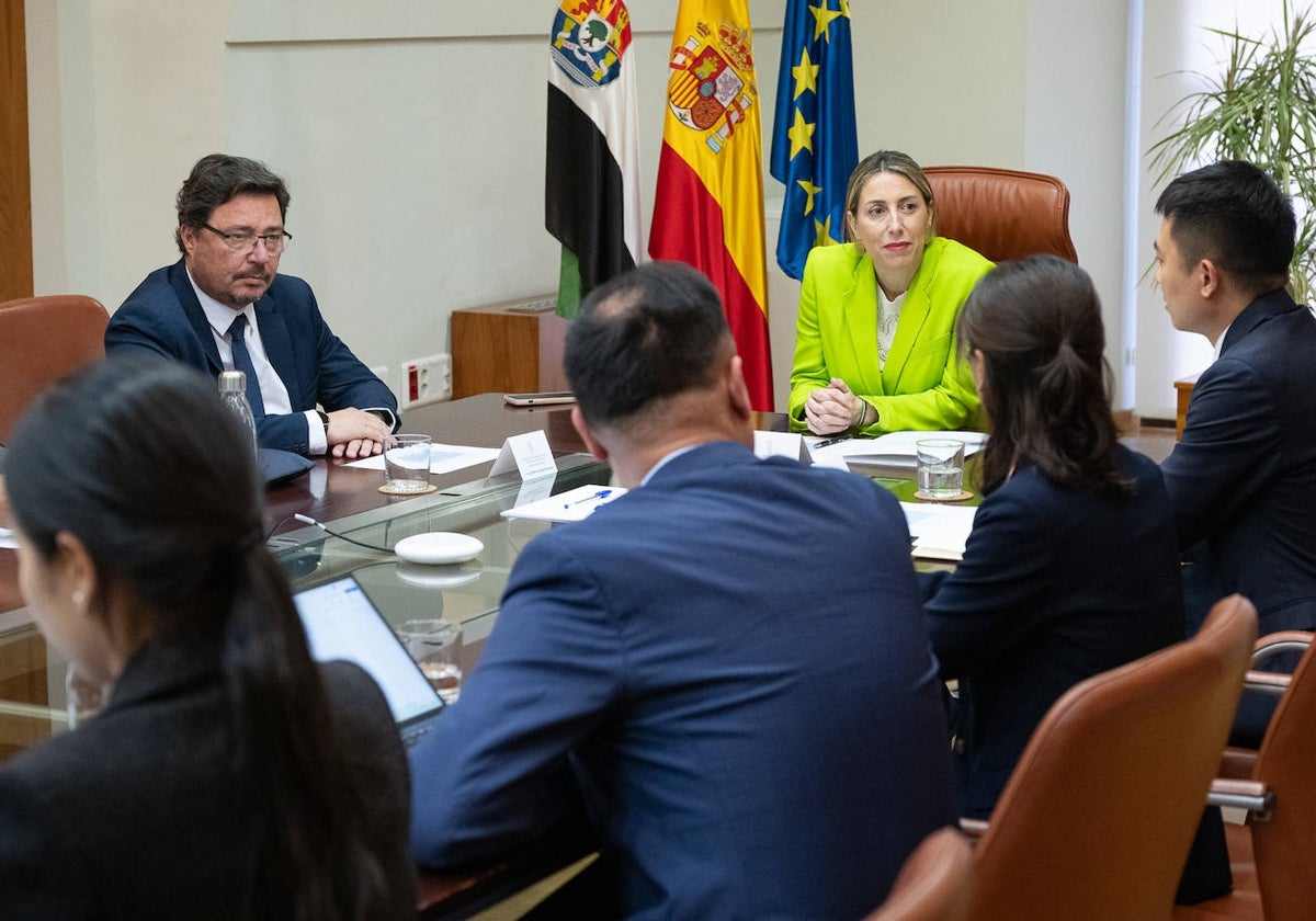 Encuentro entre la Junta y la empresa china en abril para la firma del protocolo de intenciones.