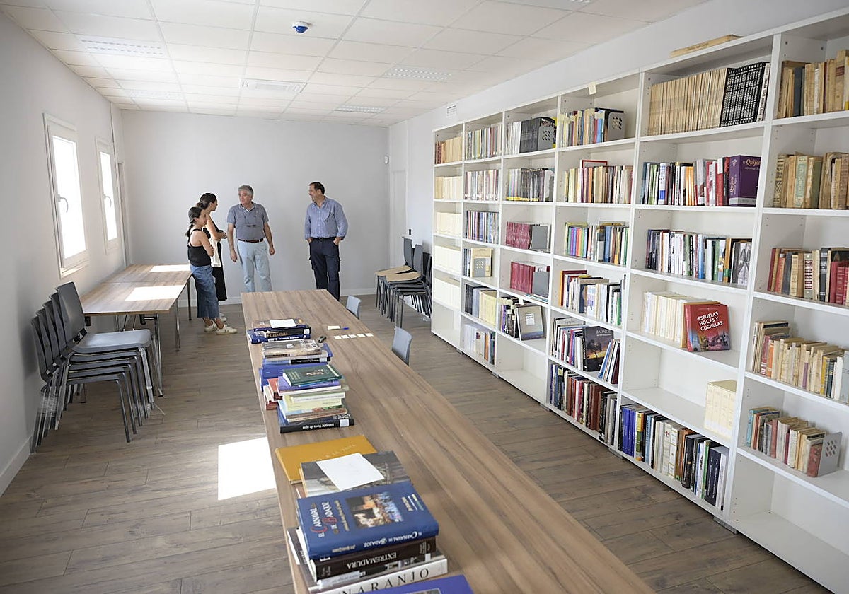 Biblioteca de Montesinos, 22, la sede de la Fundación CB donde ha instalado el Centro de la Documentación y la Imagen en Extremadura.