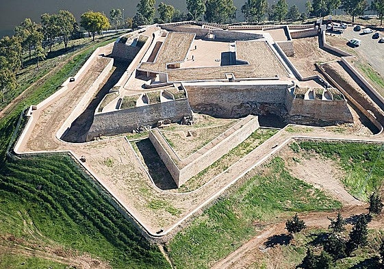 Una fortaleza recuperada sobre el Guadiana