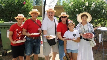Familia disfrutando en el Día del Jamón.