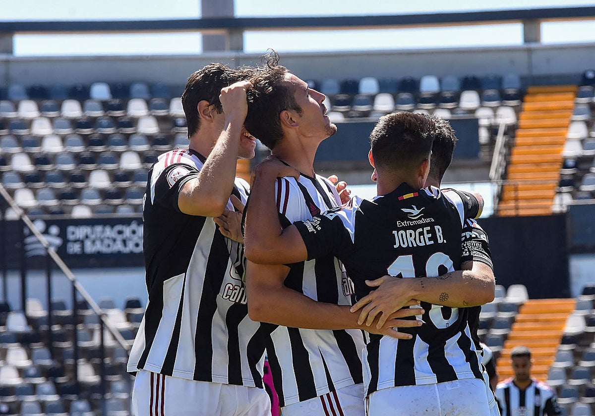 El Badajoz celebra uno de los goles de Álex Alegría.