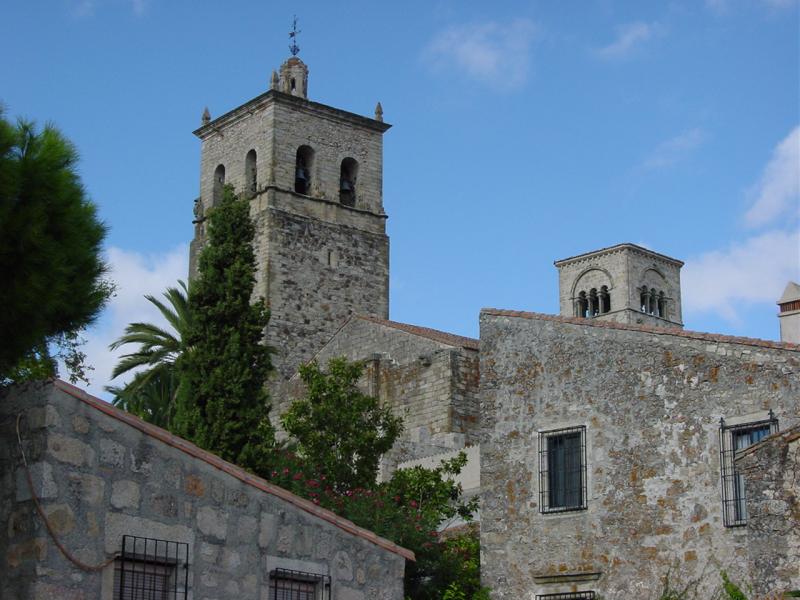 En el campanario de la Iglesia de Santa María la Mayor de Trujillo hay esculpido el escudo de un equipo de fútbol…