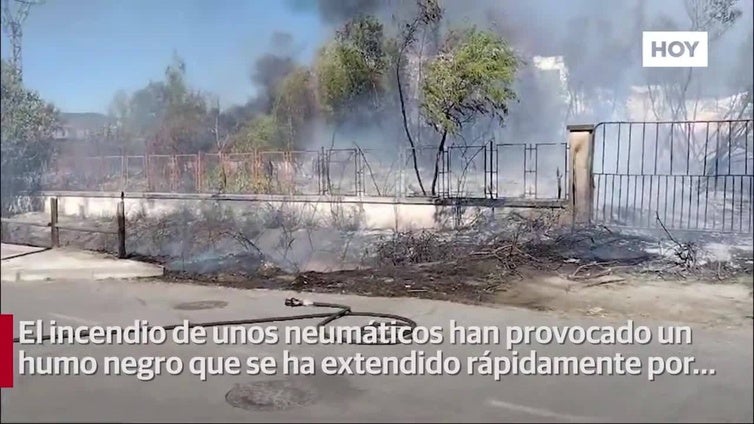 Incendio en un vertedero ilegal en Plasencia