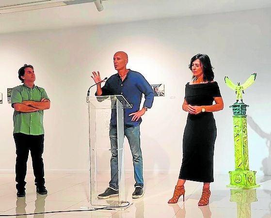 El artista Adrián García expone en la sala 'El Brocense'. 