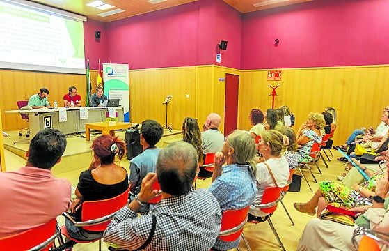 Jornada de prevención del suicidio en la Biblioteca de Cáceres.