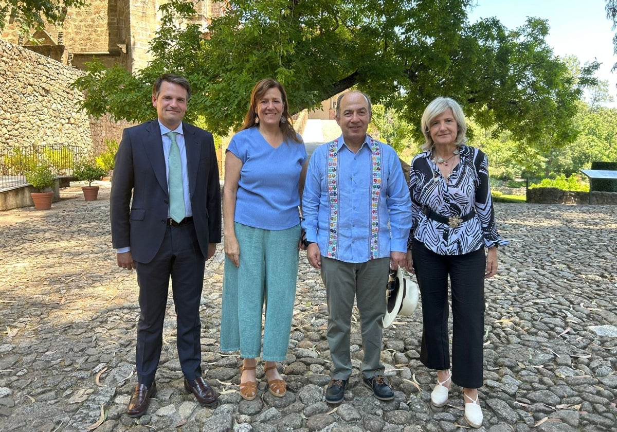 Abel Bautista, Margarita Zavala, Felipe Calderón y Victoria Bazaga, el 25 de julio en el monasterio de Yuste.