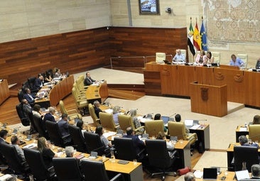 La presidenta de la Junta descarta adelantar elecciones y pide a Gallardo que no hable «bajito» en Ferraz