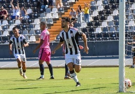 Montori celebra su gol al Olivenza el pasado domingo en el Nuevo Vivero.