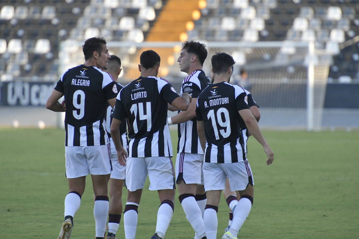 El partido del Badajoz contra Azuaga, en imágenes (I)