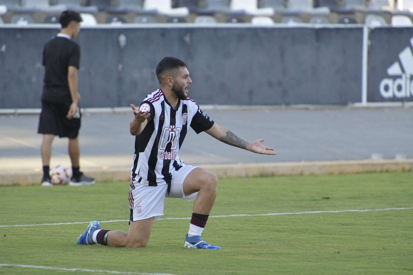 El partido del Badajoz contra Azuaga, en imágenes (I)