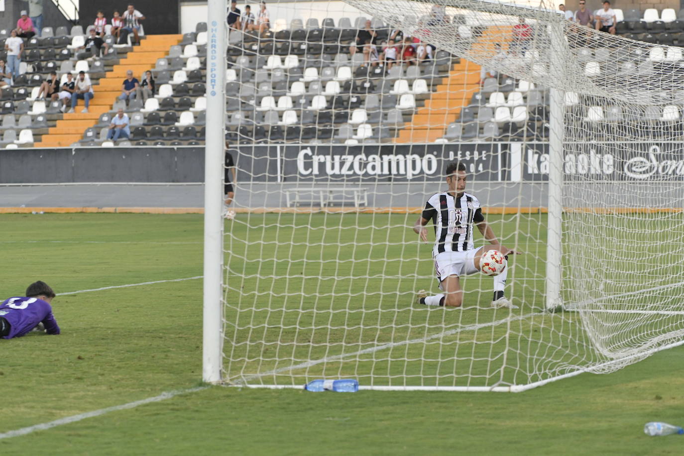 El partido del Badajoz contra Azuaga, en imágenes (I)