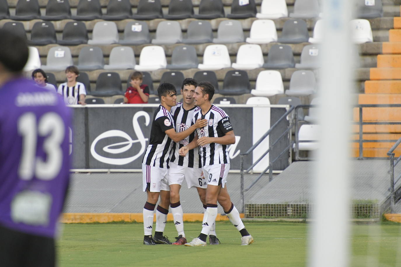 El partido del Badajoz contra Azuaga, en imágenes (I)