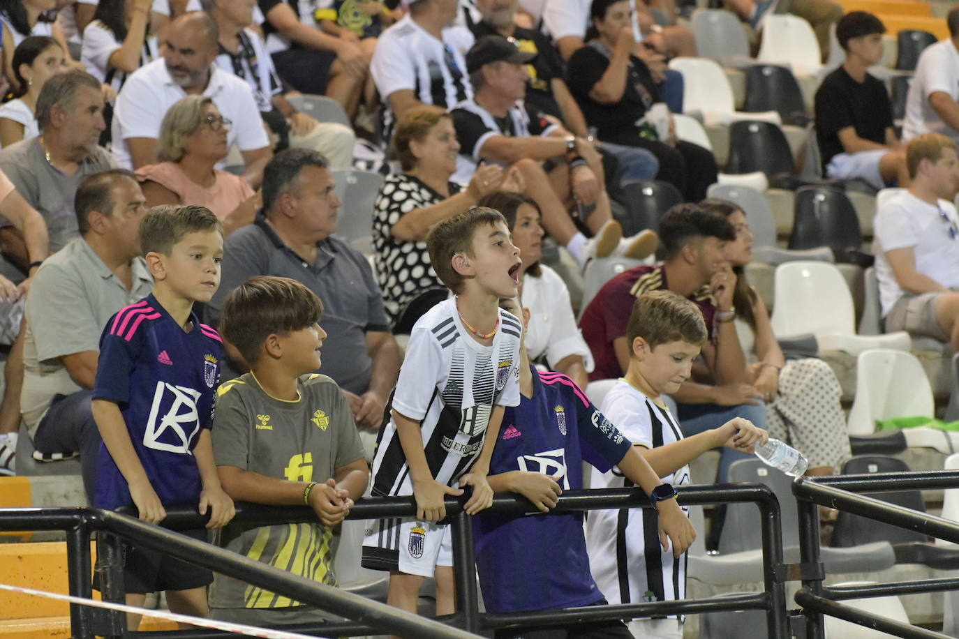 El partido del Badajoz contra Azuaga, en imágenes (I)