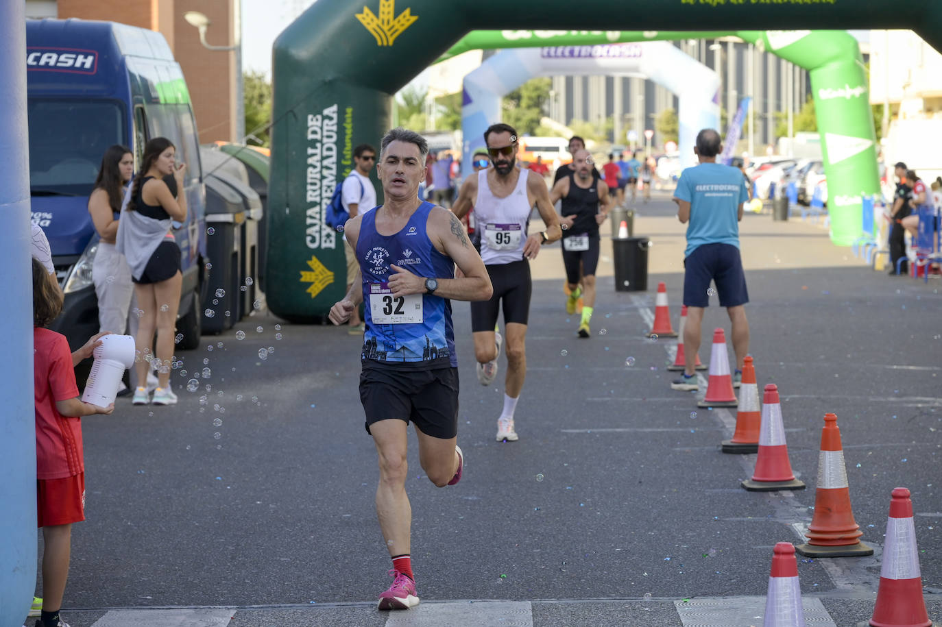 La Carrera Contra el Cáncer de Badajoz, en imágenes (I)