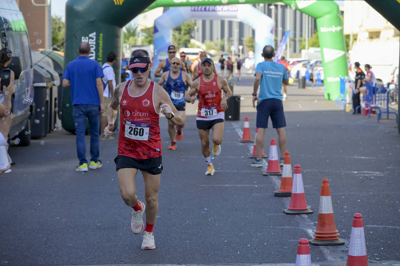 La Carrera Contra el Cáncer de Badajoz, en imágenes (I)