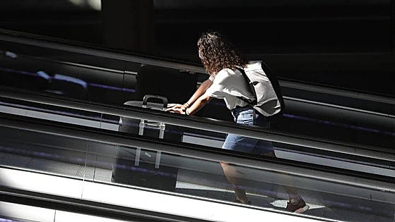 Un tribunal declara ilegal que la aerolínea cobre a los pasajeros por el equipaje de mano