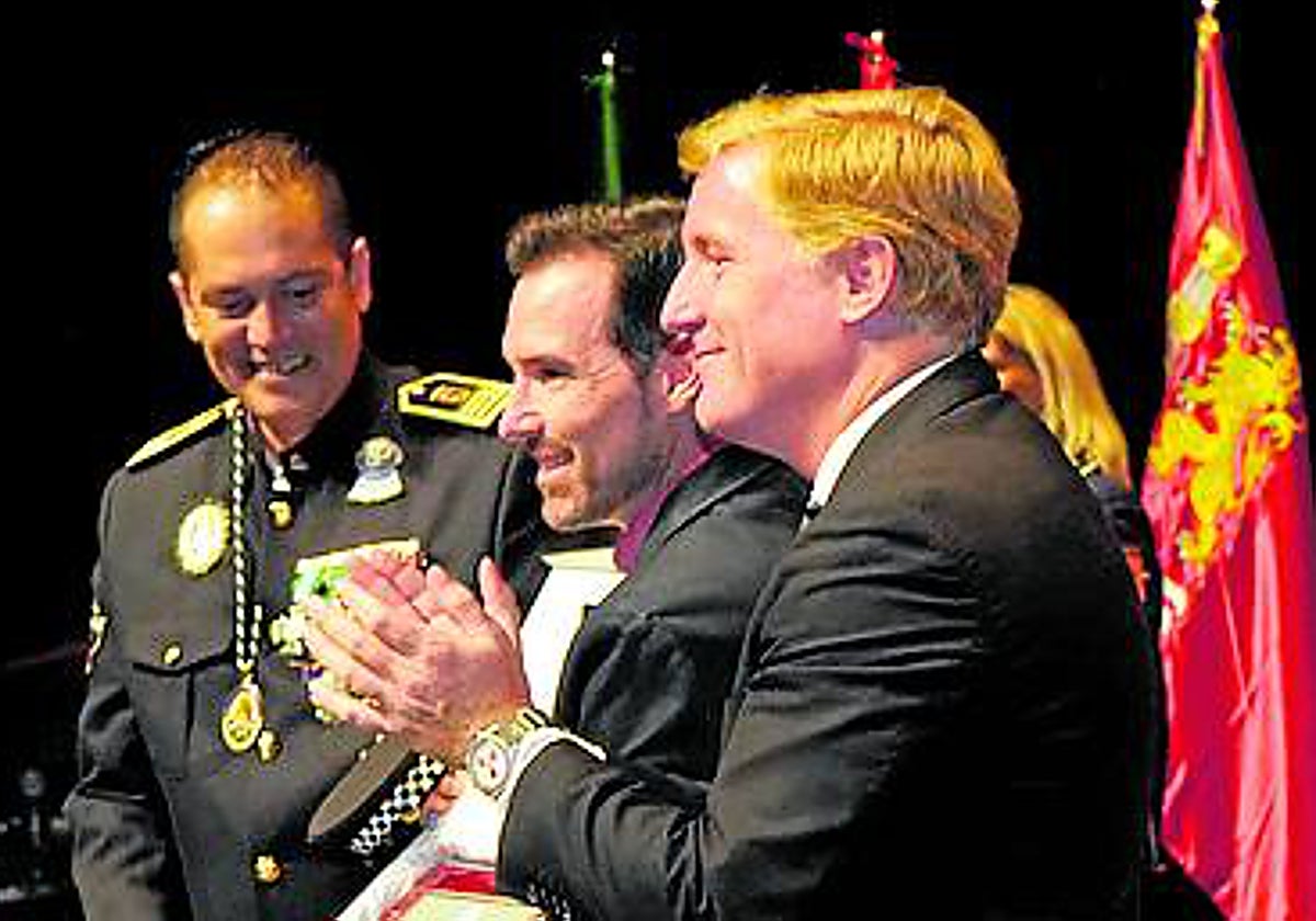 El alcalde ayer en el Día de la Policía Local.