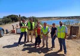 La visita de Víctor Del Moral al embalse de Carrascalejo, fuente de suministro de ambos municipios.