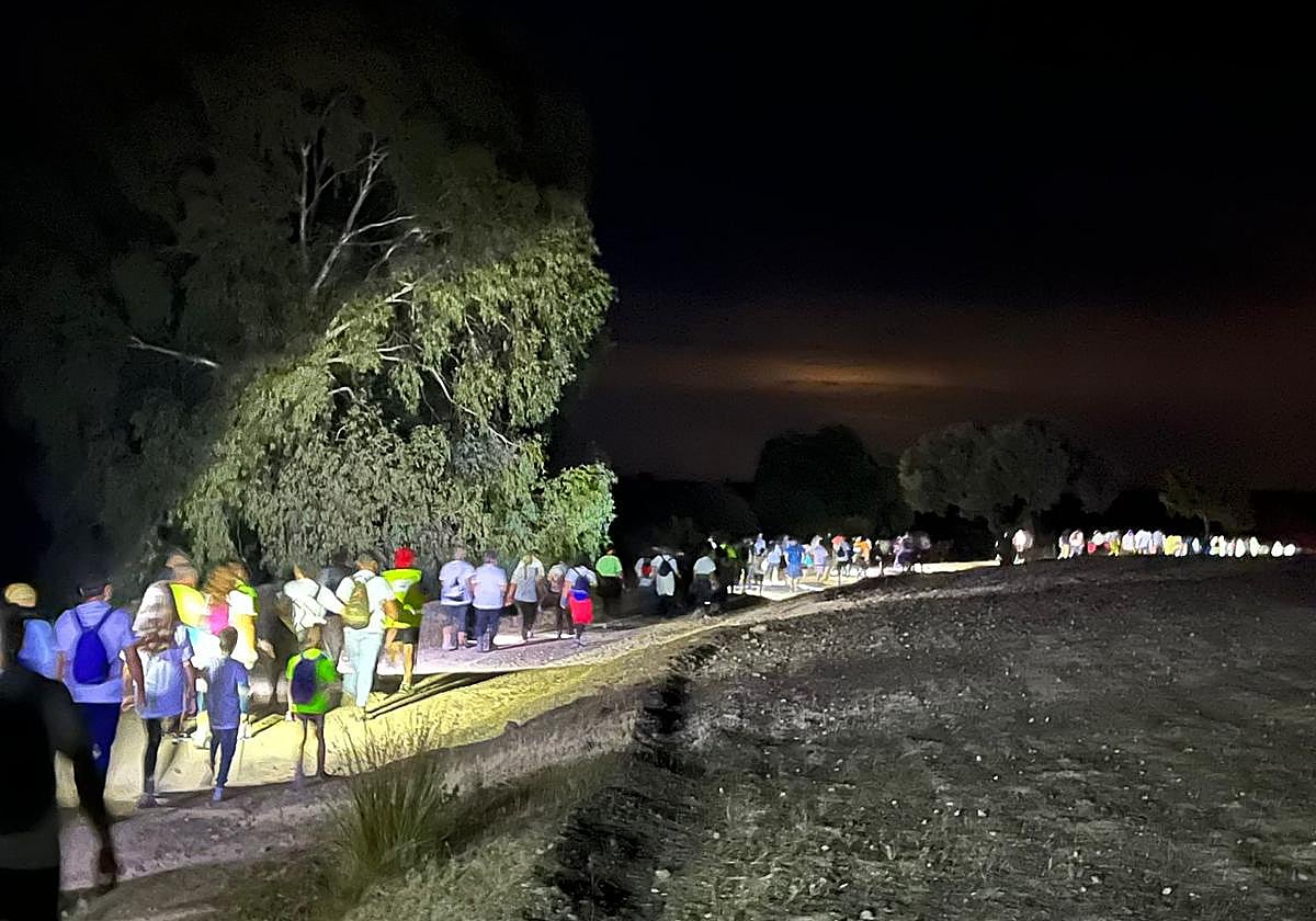 Ruta senderista nocturna contra el cáncer en Villar del Rey