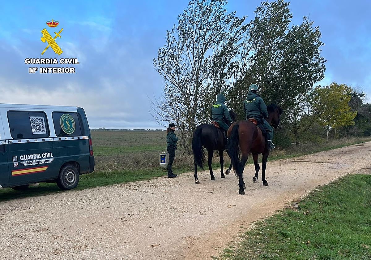 La Guardia Civil, a caballo.