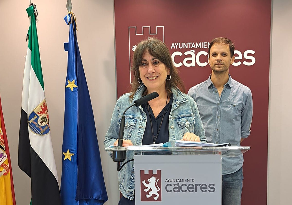 Los concejales de Unidas Podemos Consuelo López y Álvaro Jaén.