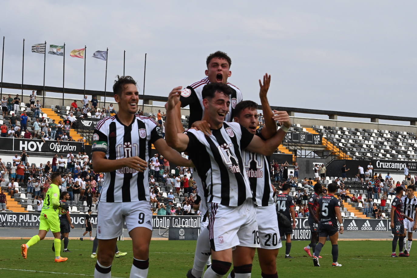 La victoria del Badajoz al Llerenense, en imágenes