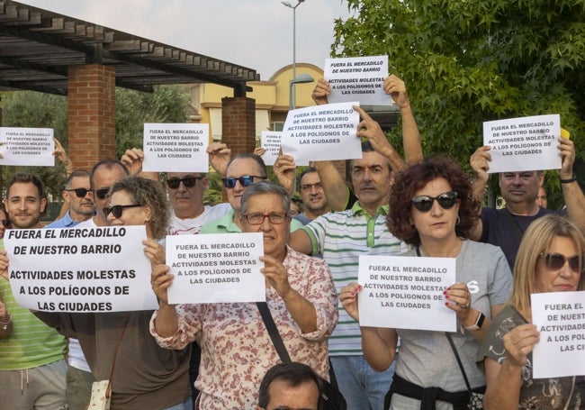 Protesta vecinal en Casa Plata contra la instalación del mercado en el barrio.