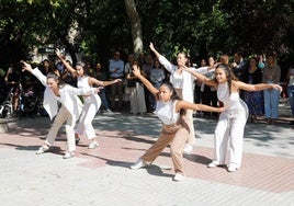 Alumnas del Conservatorio de Danza en el acto contra la trata.