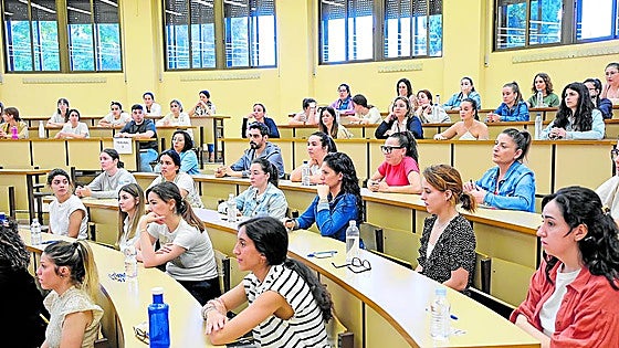 Academias e interinos exigen a Educación que aclare qué oposiciones habrá en 2025