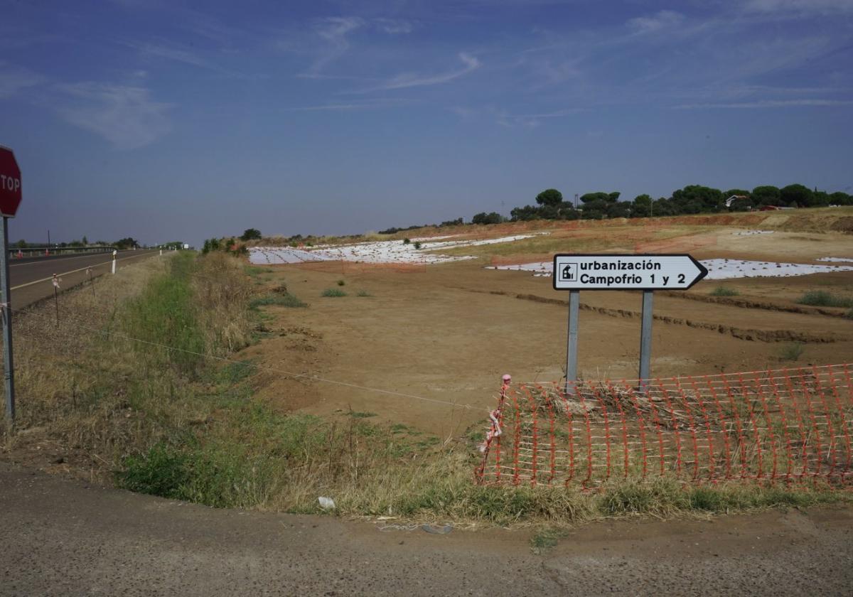 Obras paralizadas en la carretera de Sevilla.