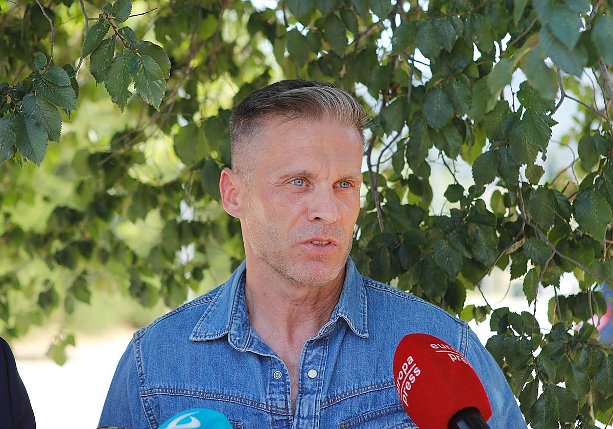 Constantín Gabriel Dumitru, este pasado verano, a su salida de la cárcel de Cáceres para disfrutar de su primer permiso penitenciario.