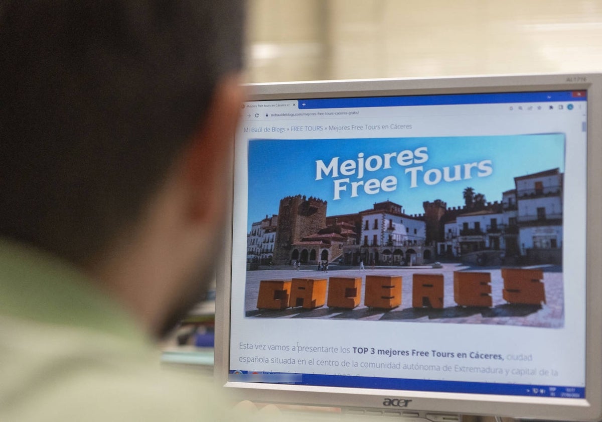 Son varias las plataformas que comercializan los 'free tours' en Cáceres, como la que aparece en la imagen.