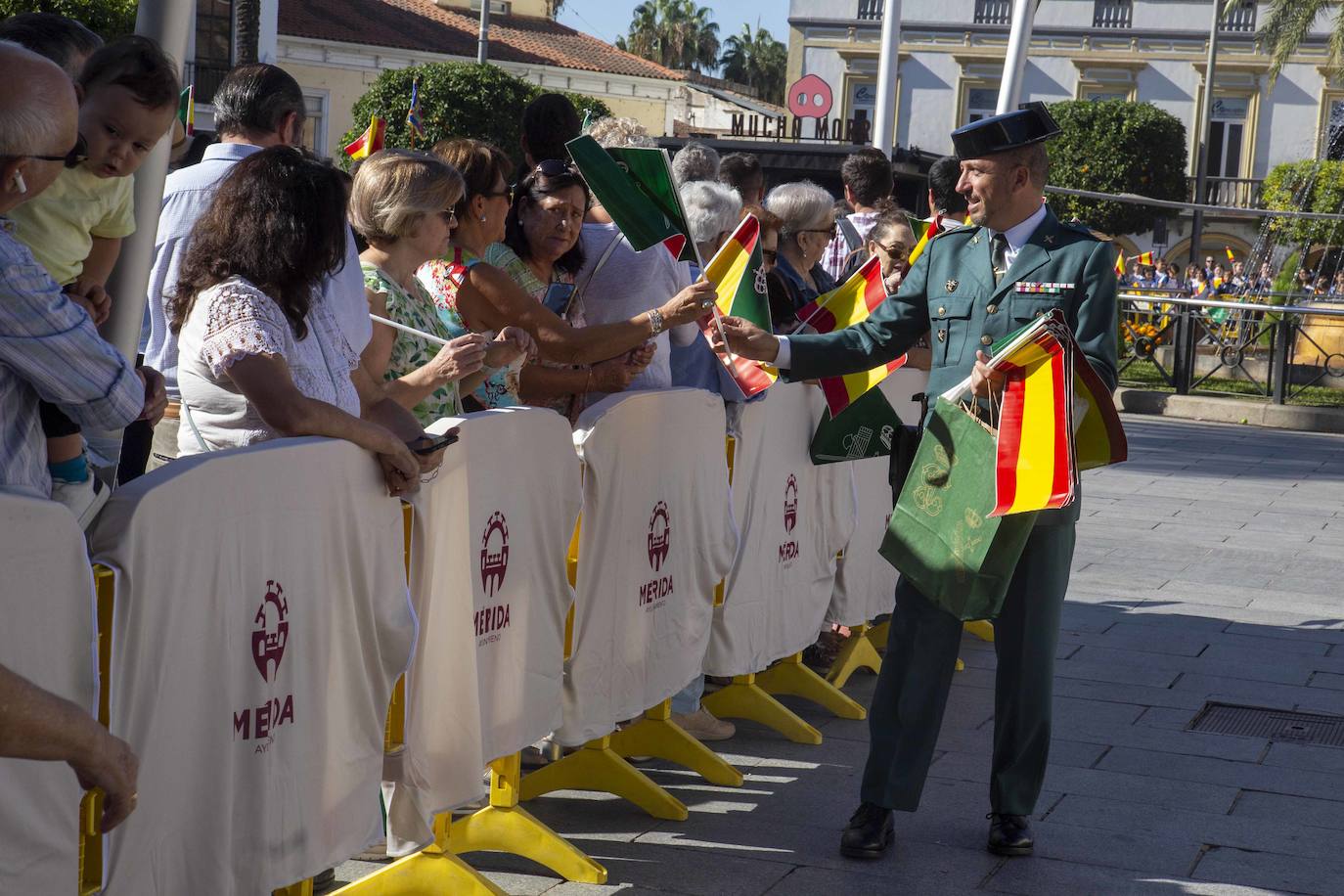 La semana de la Guardia Civil comienza con el izado de la bandera