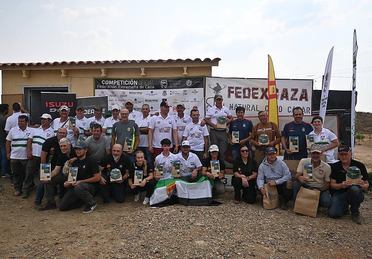 Foto grupal de los premiados.