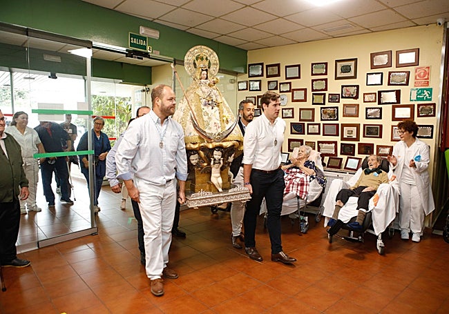 Llegada de la imagen a la Residencia Asistida.