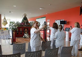 La Virgen este jueves en el Hospital Universitario.