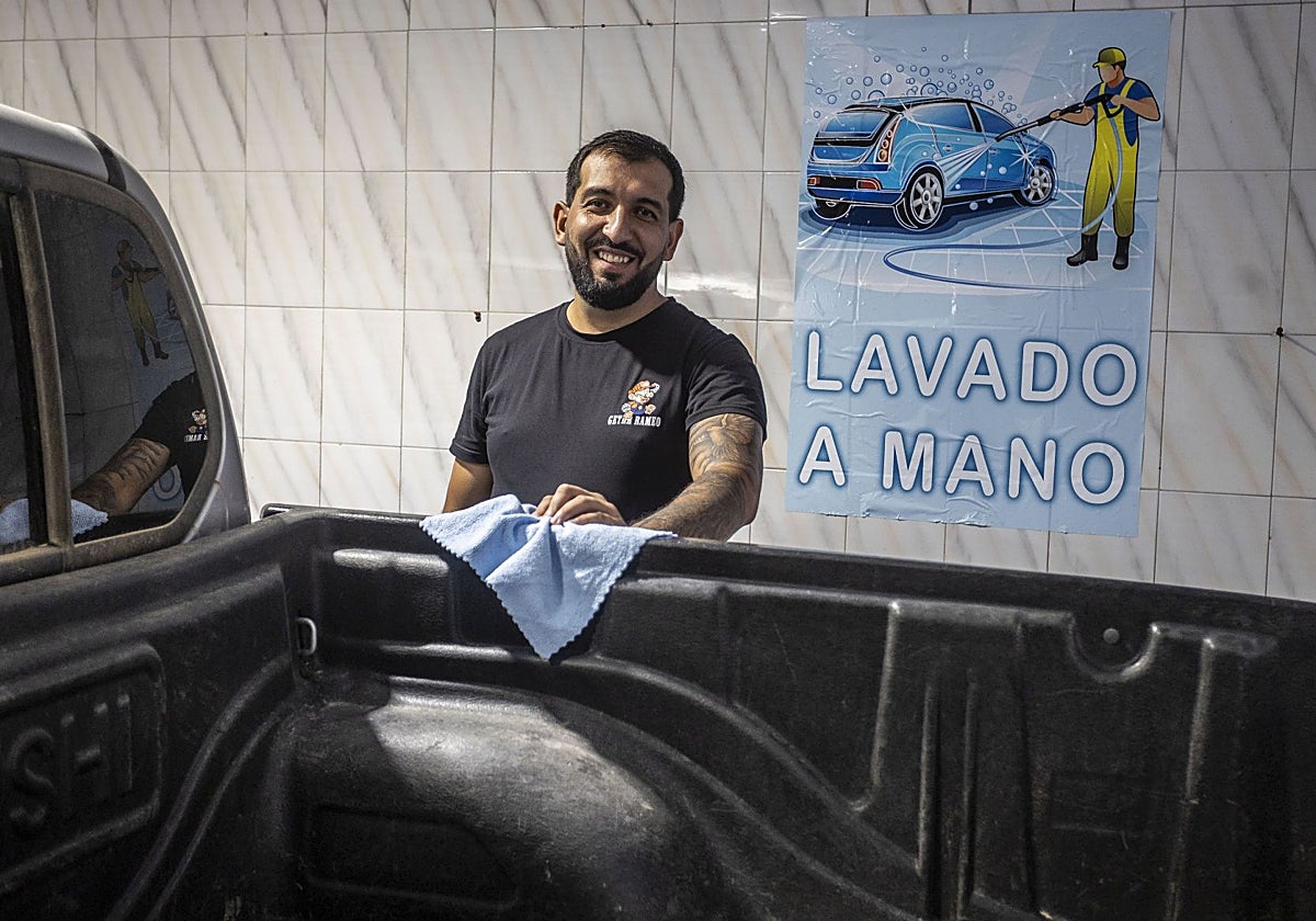 Manu Pricop llegó a España hace 12 años desde Rumanía, su país.