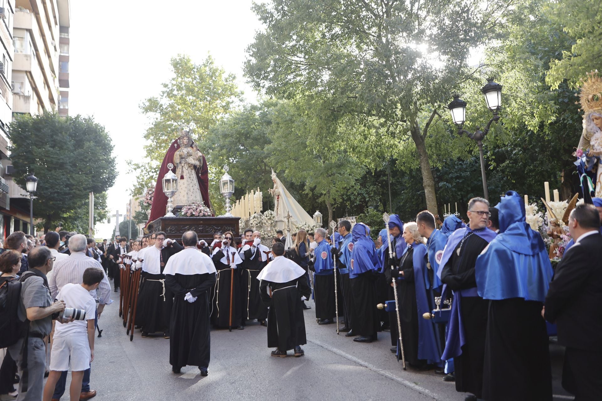 Procesión magna mariana en Cáceres, en imágenes (I)