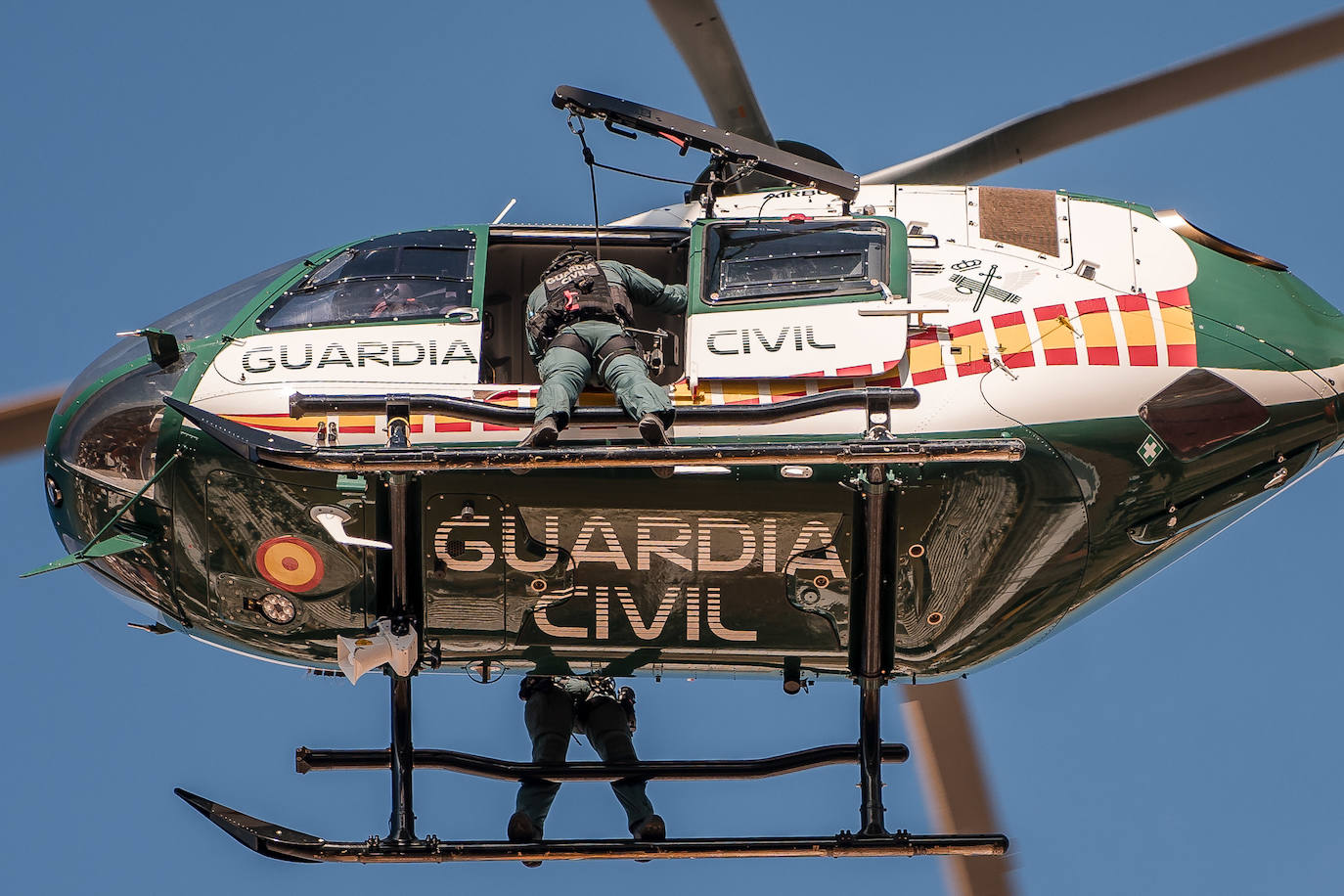Fotos (II) | Así fue la exhibición de la Guardia Civil en Mérida