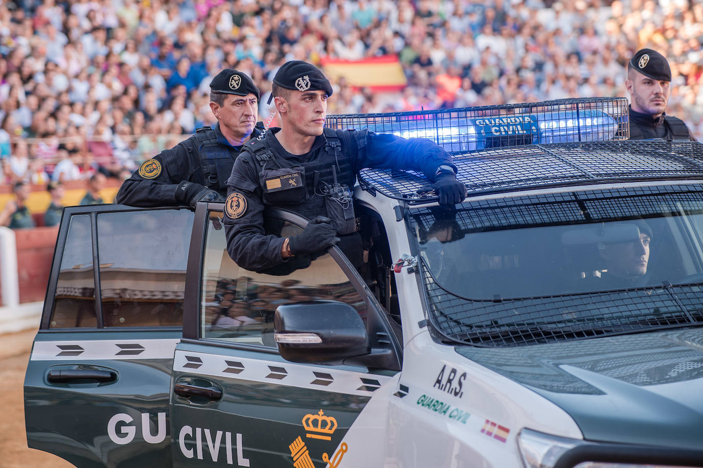 Fotos (II) | Así fue la exhibición de la Guardia Civil en Mérida