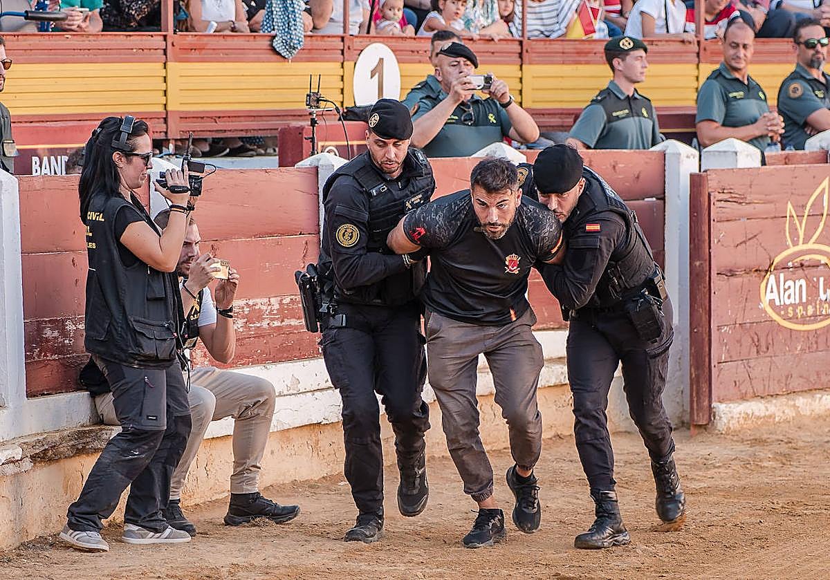 Fotos | Así fue la exhibición de la Guardia Civil en Mérida