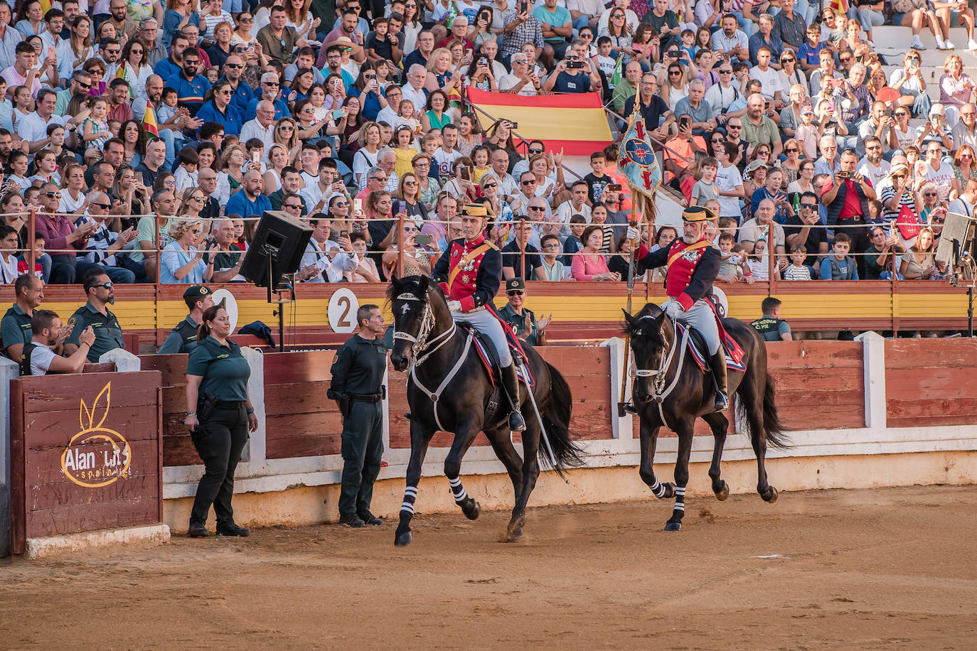 Fotos | Así fue la exhibición de la Guardia Civil en Mérida