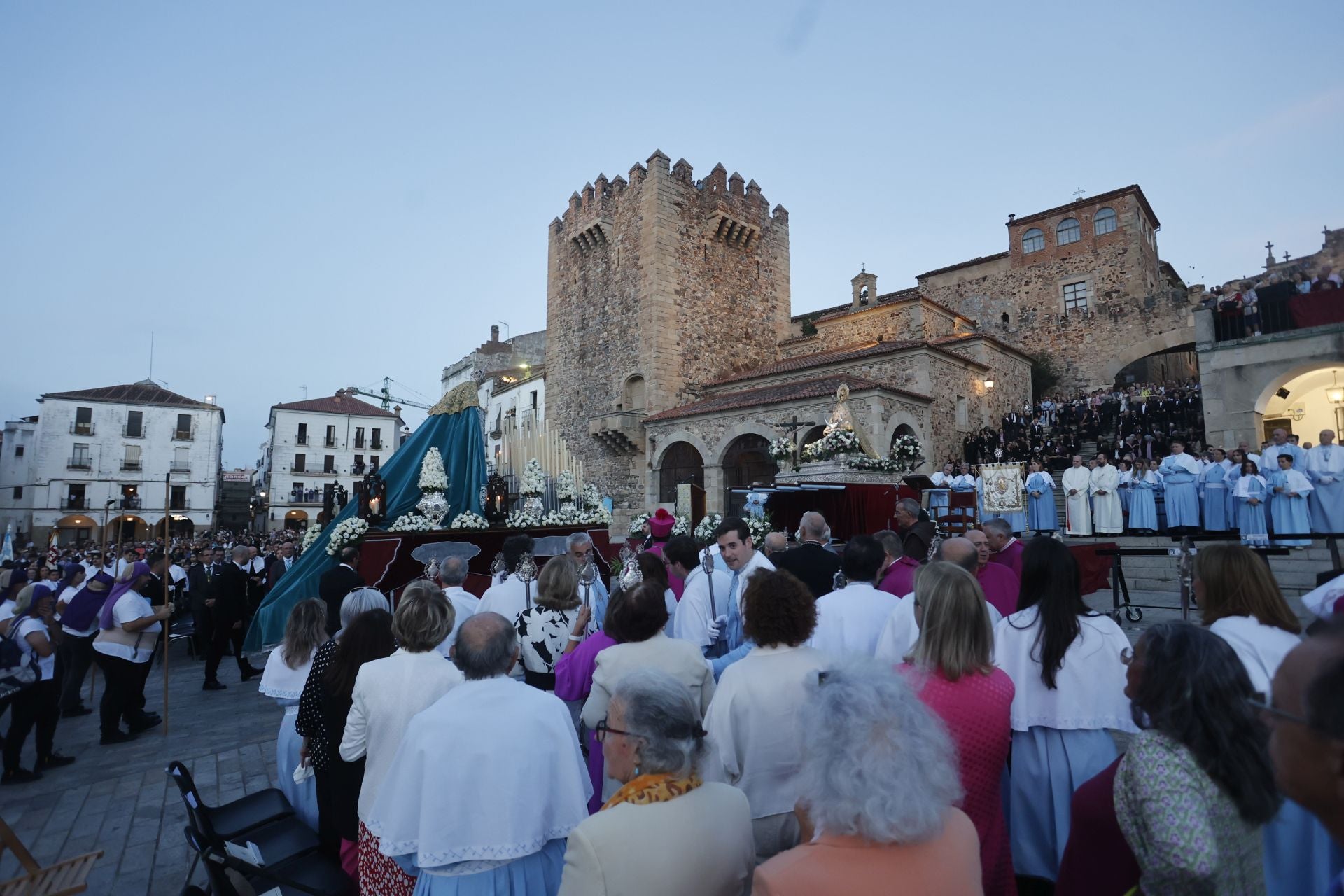 Procesión magna mariana en Cáceres, en imágenes (II)