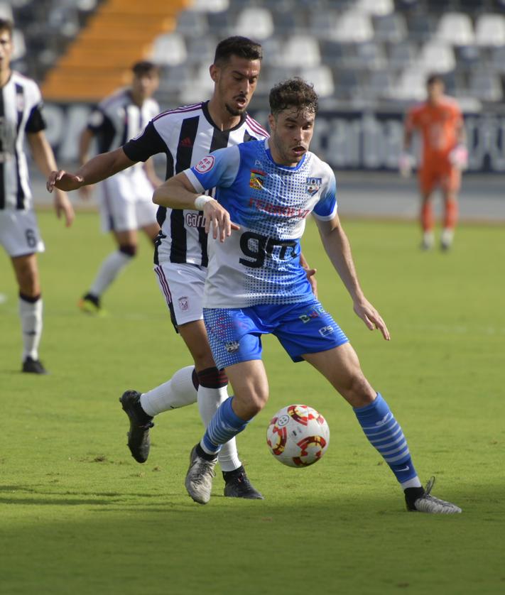 Imagen secundaria 2 - El Badajoz sigue vivito y goleando