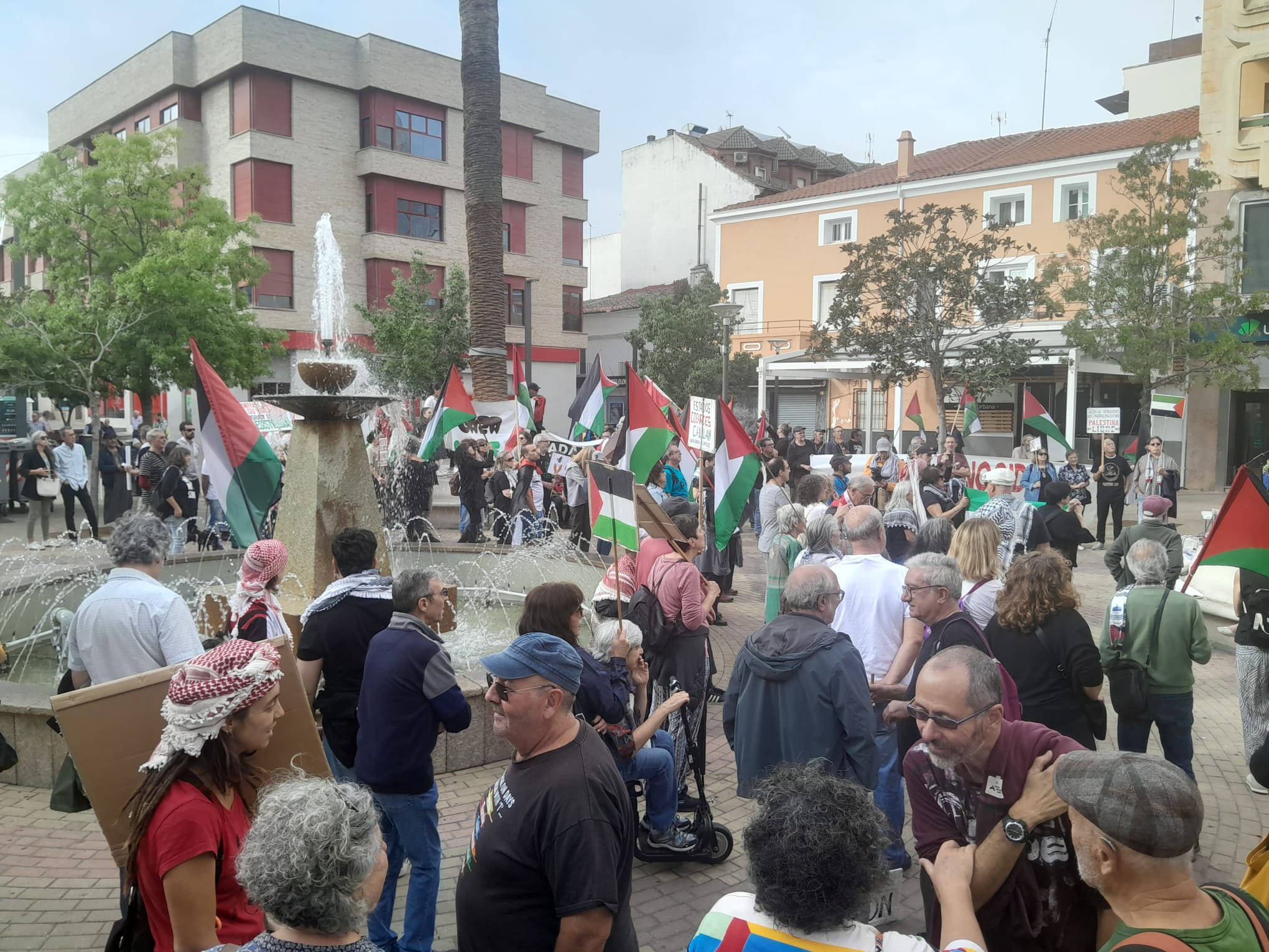 Fotos | Así ha sido la protesta en Navalmoral contra las armas y el «genocidio» en Palestina