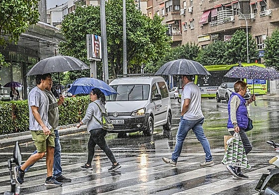 Día lluvioso este lunes en Badajoz.