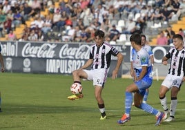 Agustín Izquierdo y Jorge Pérez estrenaron titularidad el pasado domingo ante el Arroyo.